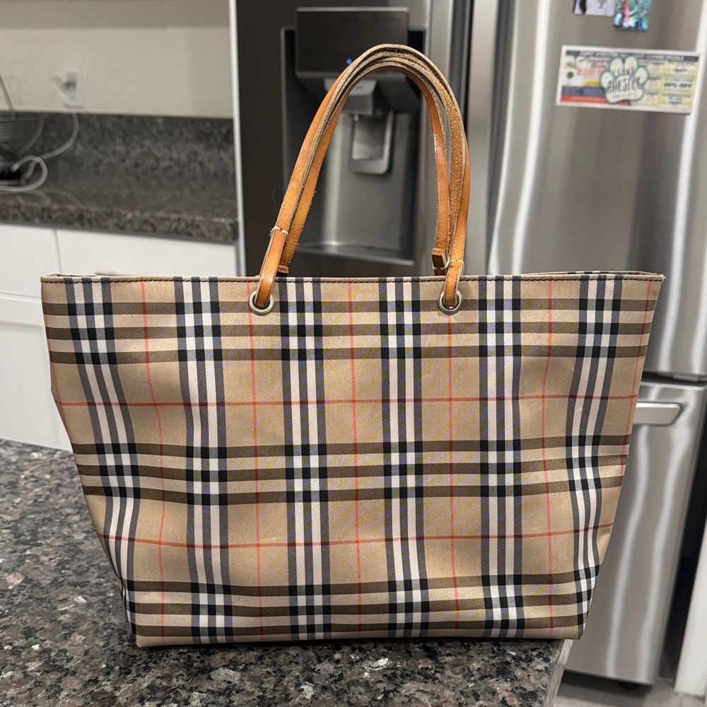 VINTAGE NOVA CHECK BURBERRY TOTE - Picture 7 of 11